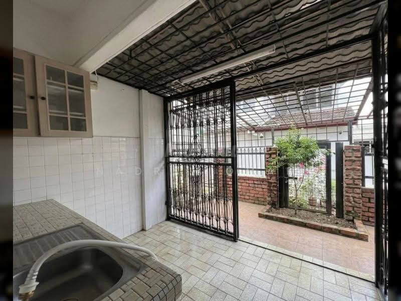 2-storey Terraced House for Sale in Taman Tun Dr Ismail (Kuala Lumpur) - Nadrah Omar - Kitchen - PropertyGuru.com.my