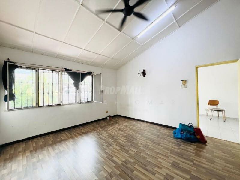 2-storey Terraced House for Sale in Taman Tun Dr Ismail (Kuala Lumpur) - Nadrah Omar - Living Room - PropertyGuru.com.my