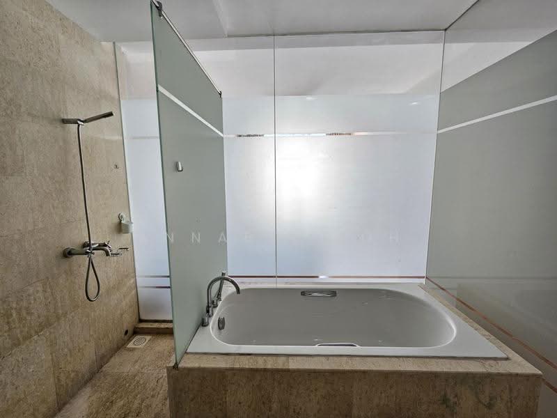 Kondominium untuk Disewa di Brunsfield EmbassyView - Annabel Poh - Bathroom - PropertyGuru.com.my
