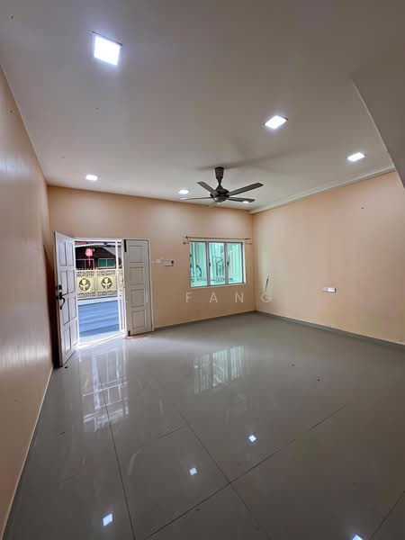 Rumah Bandar untuk Dijual di Ayer Itam (Penang) - Li Fang - Living Room - PropertyGuru.com.my