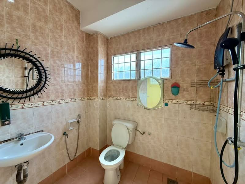 Rumah Teres 2-Tingkat untuk Dijual di Taman Segar Perdana (Cheras) - CK Ng - Bathroom - PropertyGuru.com.my