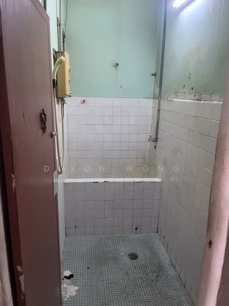 1-storey Terraced House for Sale in Kelana Jaya (Petaling Jaya) - Dixon Wong - Bathroom - PropertyGuru.com.my