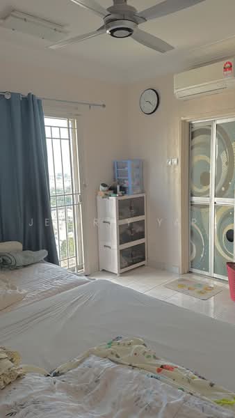 Pangsapuri untuk Dijual di Prima Tiara 1 - Jeffrey Yap - Bedroom - PropertyGuru.com.my