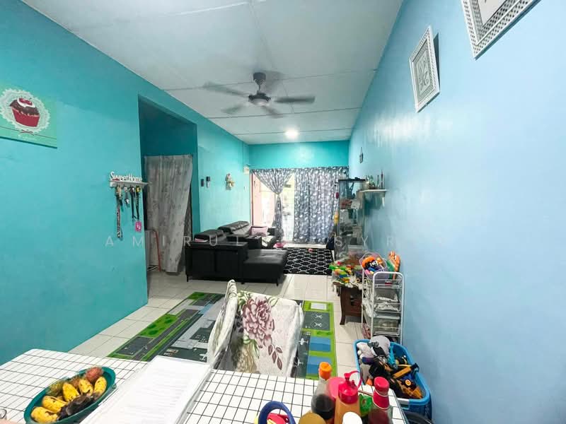 1-storey Terraced House for Sale in Klang (Selangor) - Amirul Nasyriq - Living Room - PropertyGuru.com.my