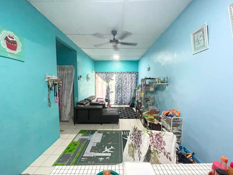 1-storey Terraced House for Sale in Klang (Selangor) - Amirul Nasyriq - Living Room - PropertyGuru.com.my