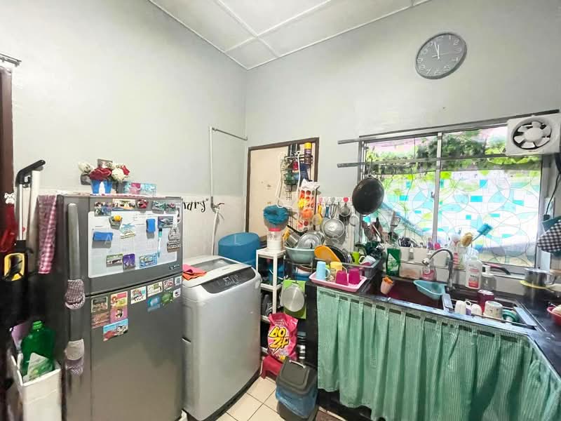 1-storey Terraced House for Sale in Klang (Selangor) - Amirul Nasyriq - Kitchen - PropertyGuru.com.my