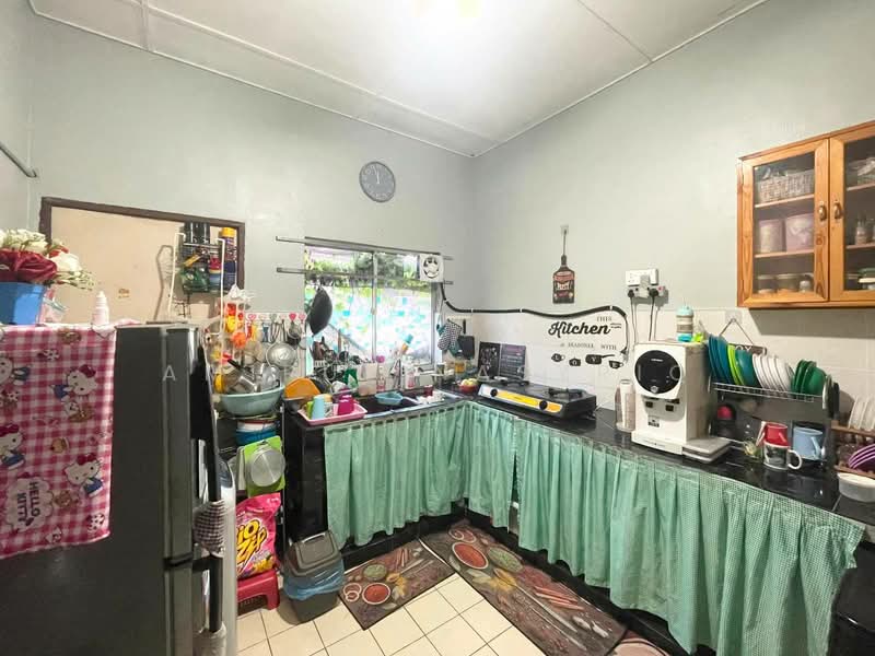 1-storey Terraced House for Sale in Klang (Selangor) - Amirul Nasyriq - Kitchen - PropertyGuru.com.my