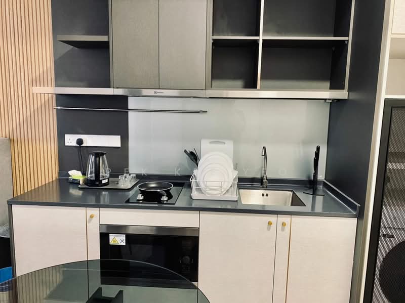 Service Residence for Sale at Millerz Square Serviced Residence - Pek Kee Yeo - Kitchen - PropertyGuru.com.my