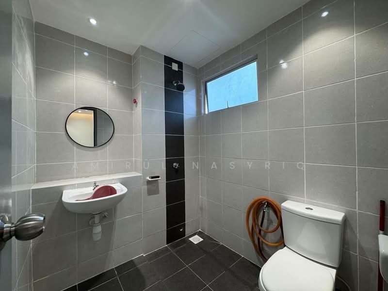 Rumah Teres 2 Tingkat untuk Dijual di Kuala Selangor (Selangor) - Amirul Nasyriq - Bathroom - PropertyGuru.com.my
