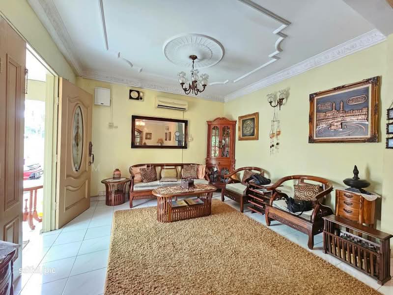 Rumah Berkembar untuk Dijual di Seksyen 19 (Petaling Jaya) - Amirul Nasyriq - Living Room - PropertyGuru.com.my