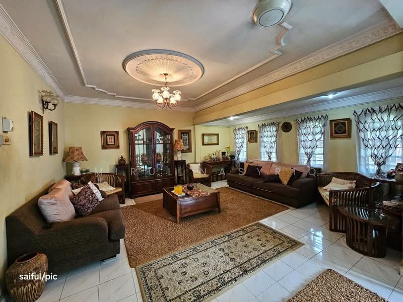 Rumah Berkembar untuk Dijual di Seksyen 19 (Petaling Jaya) - Amirul Nasyriq - Living Room - PropertyGuru.com.my
