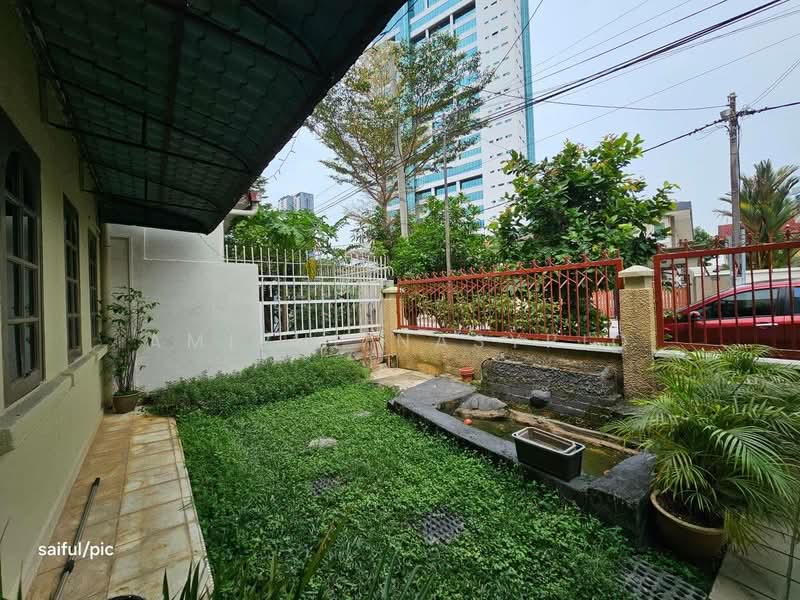 Rumah Berkembar untuk Dijual di Seksyen 19 (Petaling Jaya) - Amirul Nasyriq - Exterior - PropertyGuru.com.my