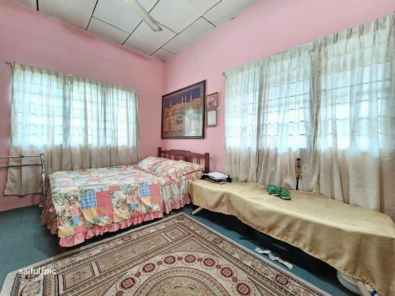 Rumah Berkembar untuk Dijual di Seksyen 19 (Petaling Jaya) - Amirul Nasyriq - Bedroom - PropertyGuru.com.my