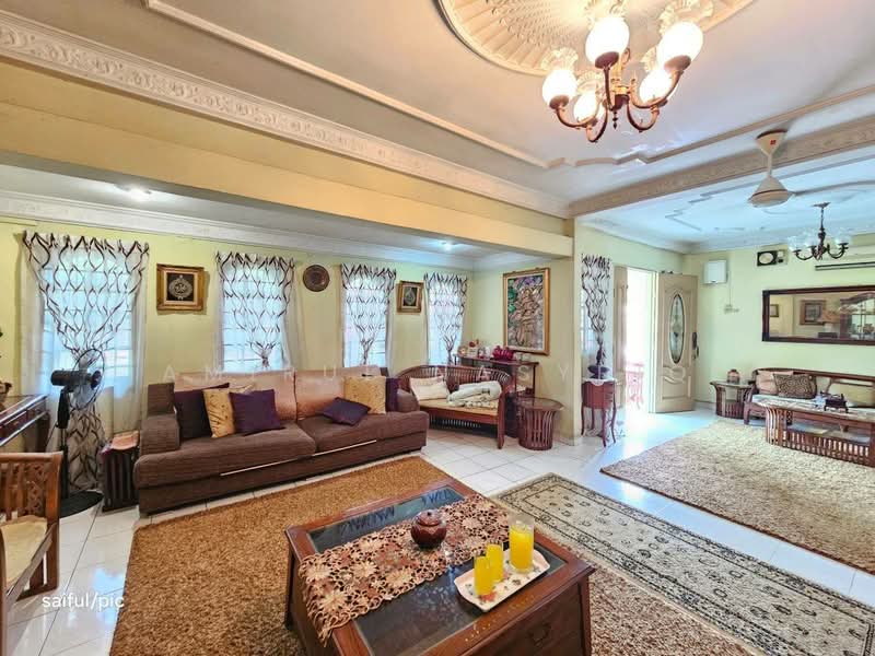 Rumah Berkembar untuk Dijual di Seksyen 19 (Petaling Jaya) - Amirul Nasyriq - Living Room - PropertyGuru.com.my