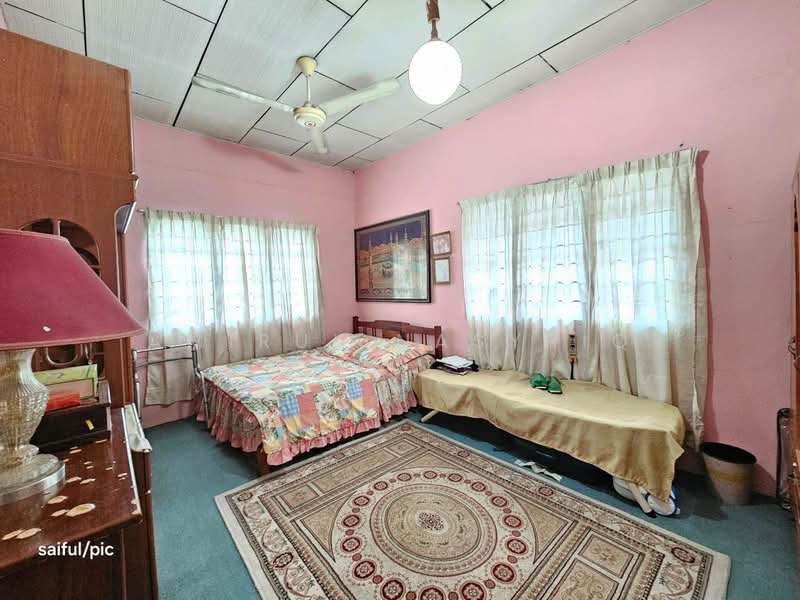 Rumah Berkembar untuk Dijual di Seksyen 19 (Petaling Jaya) - Amirul Nasyriq - Bedroom - PropertyGuru.com.my