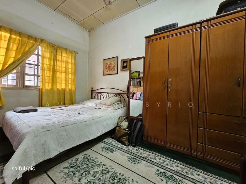 Rumah Berkembar untuk Dijual di Seksyen 19 (Petaling Jaya) - Amirul Nasyriq - Bedroom - PropertyGuru.com.my