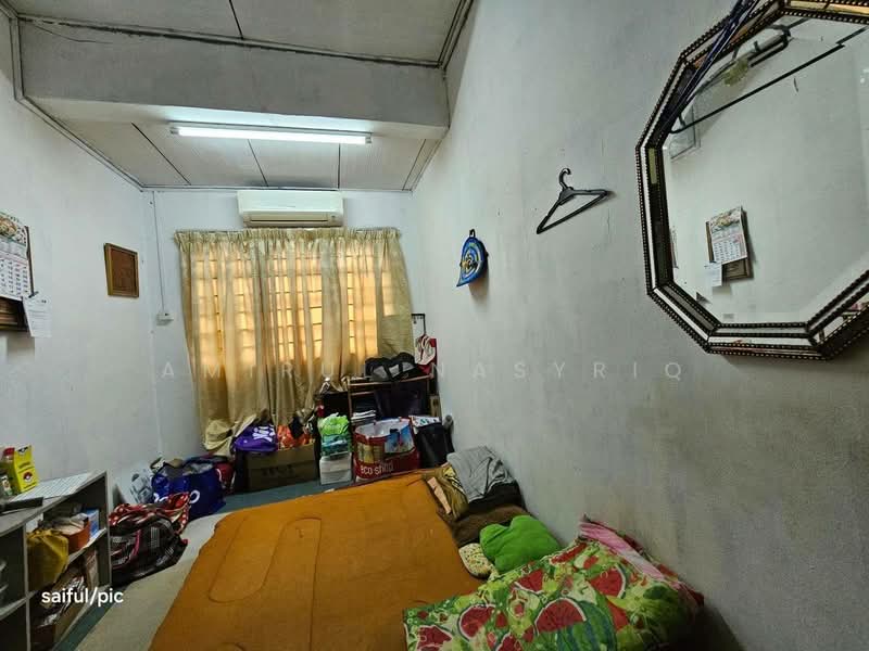 Rumah Berkembar untuk Dijual di Seksyen 19 (Petaling Jaya) - Amirul Nasyriq - Bedroom - PropertyGuru.com.my