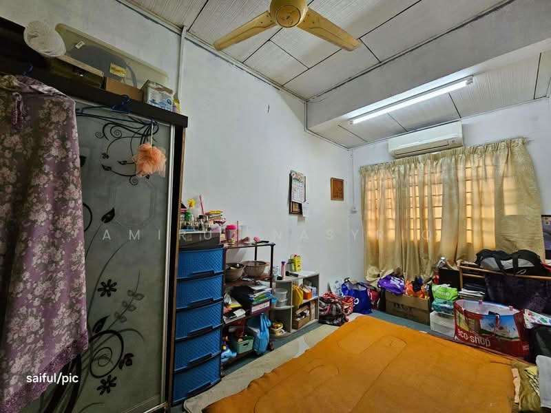 Rumah Berkembar untuk Dijual di Seksyen 19 (Petaling Jaya) - Amirul Nasyriq - Bedroom - PropertyGuru.com.my