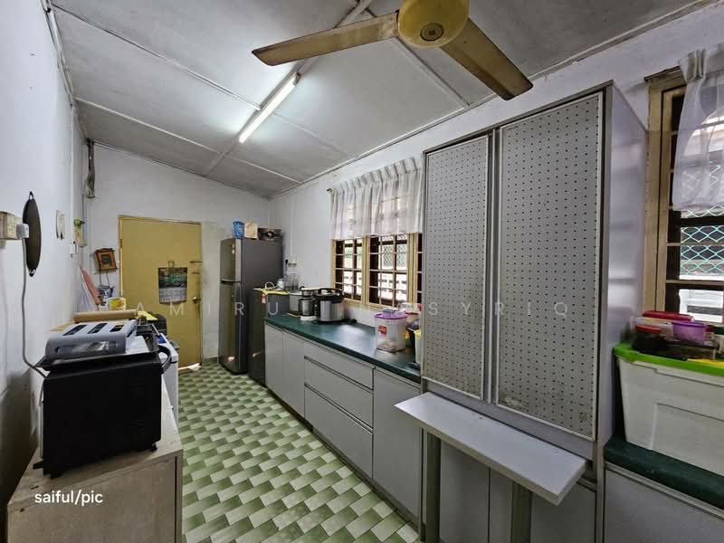 Rumah Berkembar untuk Dijual di Seksyen 19 (Petaling Jaya) - Amirul Nasyriq - Kitchen - PropertyGuru.com.my