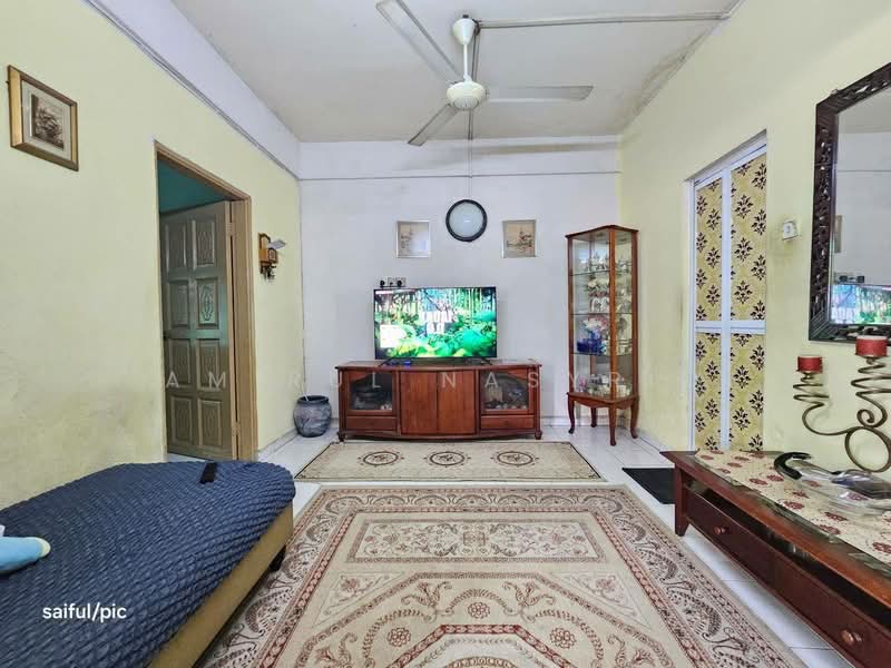 Rumah Berkembar untuk Dijual di Seksyen 19 (Petaling Jaya) - Amirul Nasyriq - Living Room - PropertyGuru.com.my