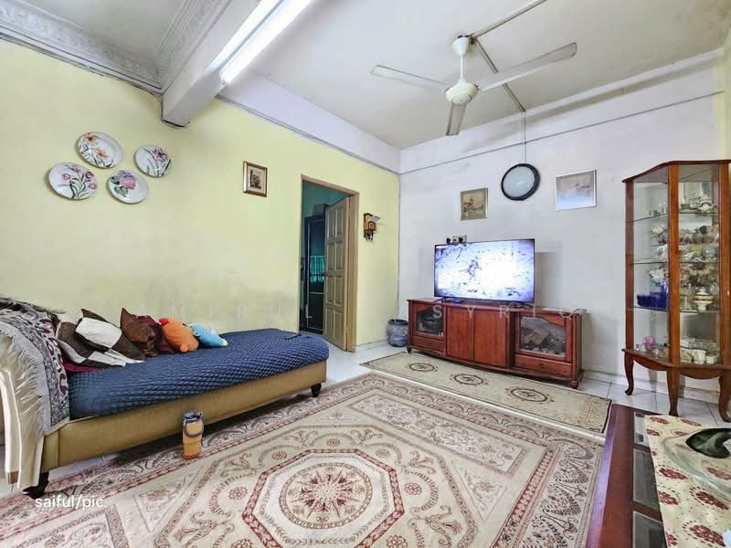 Rumah Berkembar untuk Dijual di Seksyen 19 (Petaling Jaya) - Amirul Nasyriq - Living Room - PropertyGuru.com.my