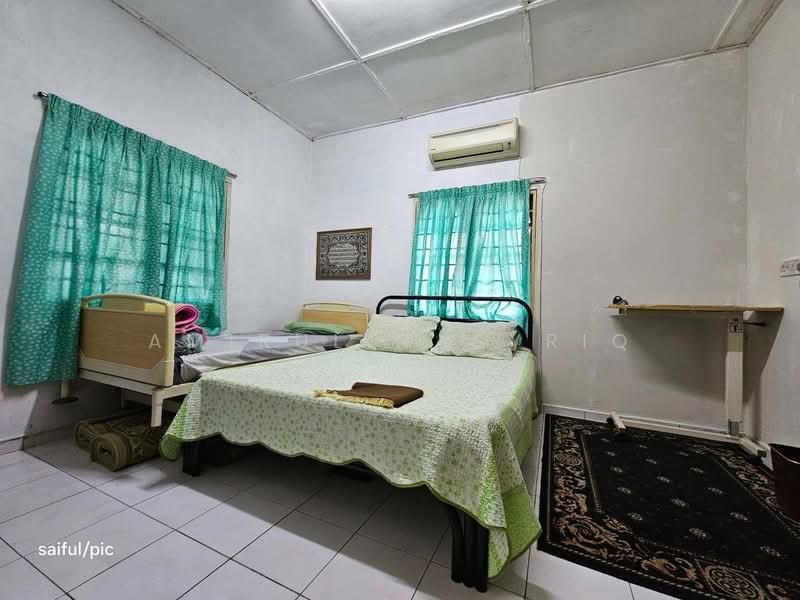 Rumah Berkembar untuk Dijual di Seksyen 19 (Petaling Jaya) - Amirul Nasyriq - Bedroom - PropertyGuru.com.my