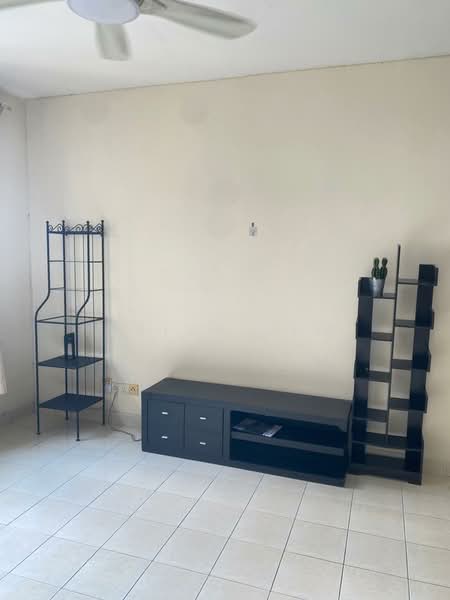 Pangsapuri untuk Disewa di Seri Molek Perdana - Erica Lim - Living Room - PropertyGuru.com.my