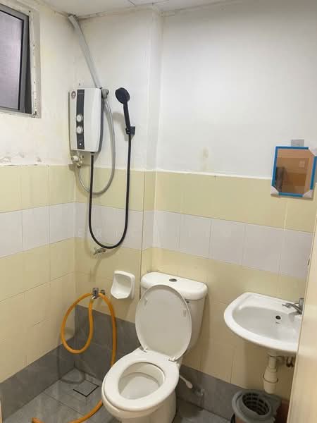 Pangsapuri untuk Disewa di Seri Molek Perdana - Erica Lim - Bathroom - PropertyGuru.com.my