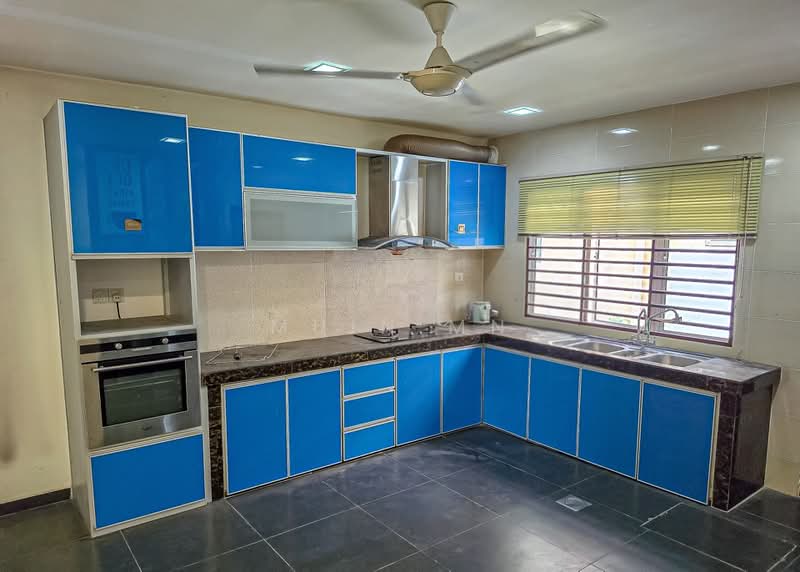 3-storey Terraced House for Sale in Subang Bestari (Shah Alam) - Muin Mn - Kitchen - PropertyGuru.com.my