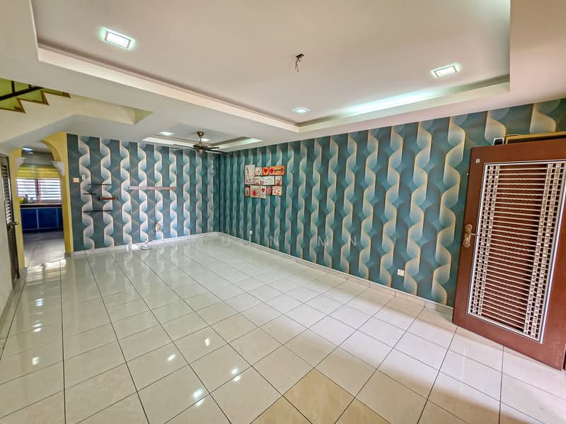 3-storey Terraced House for Sale in Subang Bestari (Shah Alam) - Muin Mn - Living Room - PropertyGuru.com.my