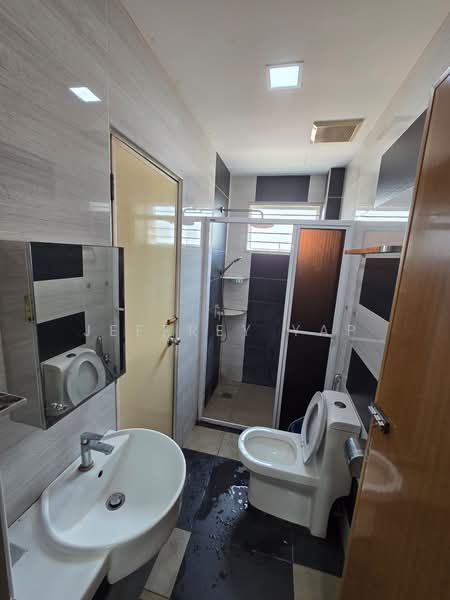 Rumah Teres 2-Tingkat untuk Dijual di Kepong Baru (Kepong) - Jeffrey Yap - Bathroom - PropertyGuru.com.my