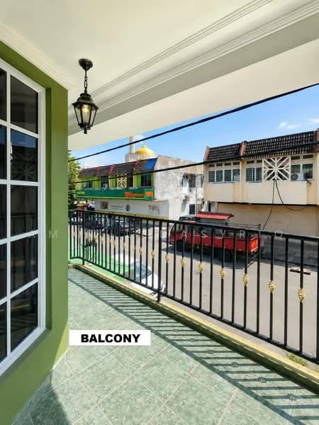 Rumah Teres untuk Dijual di Batu Caves (Selangor) - Amirul Nasyriq - Balcony - PropertyGuru.com.my