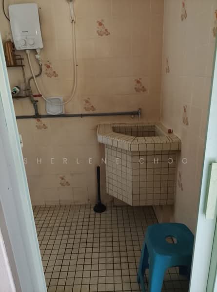 Apartment for Rent at Taman Kampar - Sherlene Choo - Bathroom - PropertyGuru.com.my