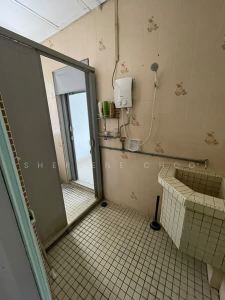 Pangsapuri untuk Disewa di Taman Kampar - Sherlene Choo - Bathroom - PropertyGuru.com.my