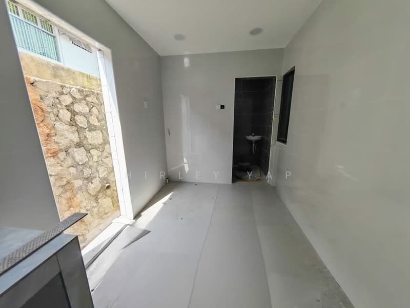 2-storey Terraced House for Sale in Taman Skudai Baru (Skudai) - Shirley Yap - Bathroom - PropertyGuru.com.my