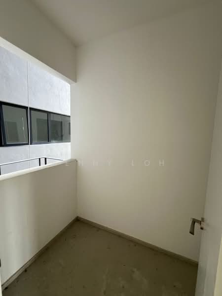 Kondominium untuk Dijual di EdgeWood Residences @ SkySanctuary - Penny Loh - Balcony - PropertyGuru.com.my