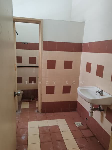 Kedai / Pejabat untuk Disewa di Jalan Klang Lama (Old Klang Road) (Kuala Lumpur) - Tracy Sow - Bathroom - PropertyGuru.com.my