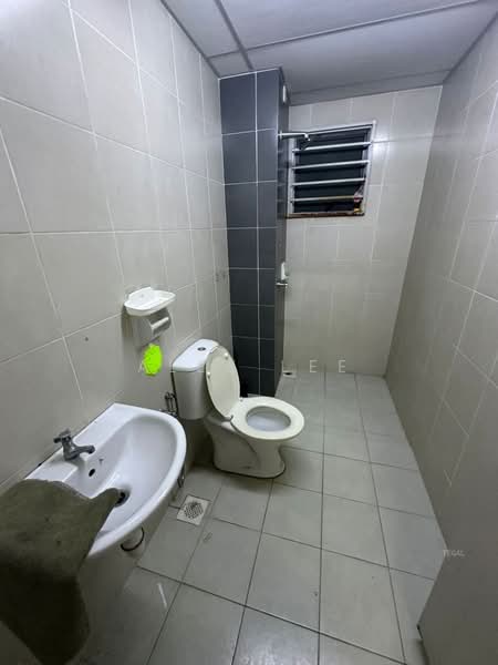 Pangsapuri untuk Dijual di Pangsapuri Seruling - Alex Lee - Bathroom - PropertyGuru.com.my