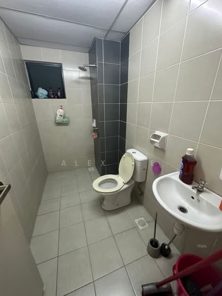Pangsapuri untuk Dijual di Pangsapuri Seruling - Alex Lee - Bathroom - PropertyGuru.com.my