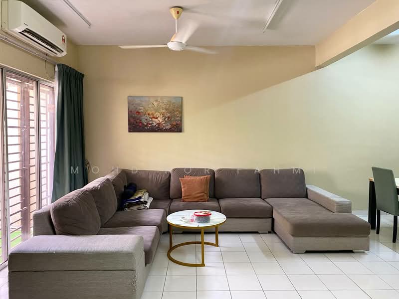 Rumah Teres 2-Tingkat untuk Dijual di Alam Suria (Puncak Alam) - Mohd Nor Fahmi - Living Room - PropertyGuru.com.my