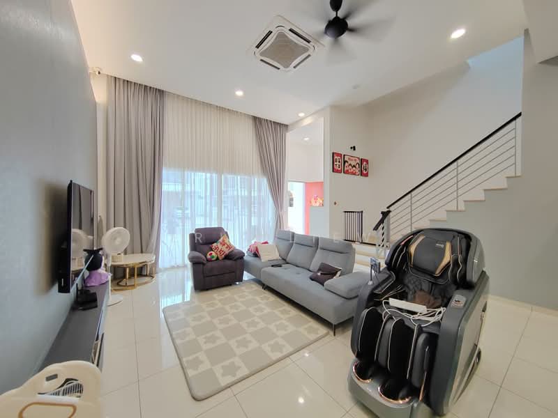 2-storey Terraced House for Sale in Taman Semanja (Kajang) - Eric Liew - Living Room - PropertyGuru.com.my