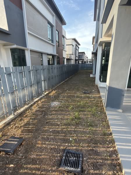 Rumah Berkembar untuk Dijual di Bandar Bestari (Klang) - John Teo - side 10 feet land - PropertyGuru.com.my
