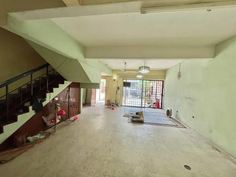 Rumah Teres 2 Tingkat untuk Dijual di Selayang (Selangor) - Yasmin Sulaiman - Living Room - PropertyGuru.com.my