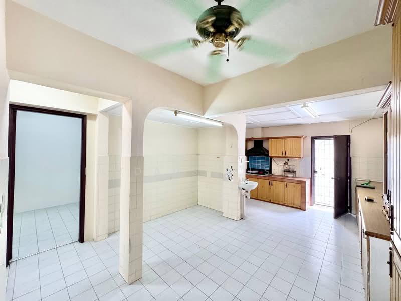 2.5-storey Terraced House for Sale in Taman Gasing Indah (Pantai) - Firdaus Husin - Kitchen - PropertyGuru.com.my