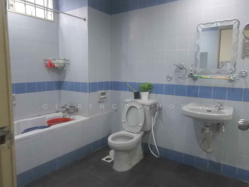 Kondominium untuk Disewa di Bukit OUG Condominiums - Clarence Chong - Bathroom - PropertyGuru.com.my