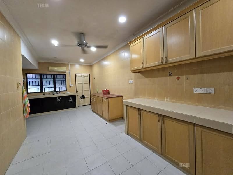 Semi-Detached House for Sale in Taman Eng Ann (Klang) - Mason Chiah - Kitchen - PropertyGuru.com.my