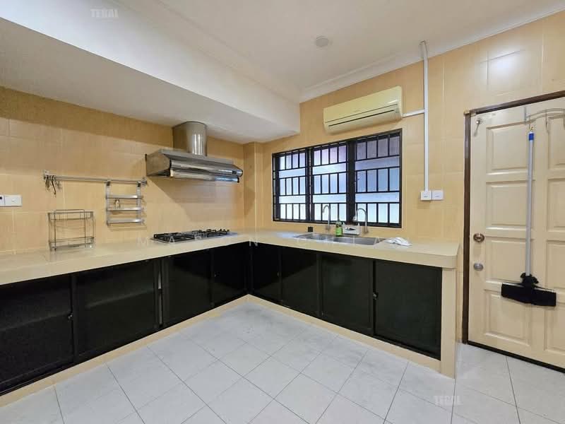 Semi-Detached House for Sale in Taman Eng Ann (Klang) - Mason Chiah - Kitchen - PropertyGuru.com.my