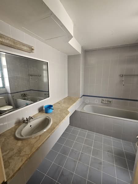 Kondominium untuk Dijual di The Straits View Condominium - Carly Voon - Bathroom - PropertyGuru.com.my