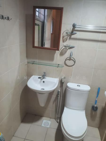 Service Residence for Sale at Pangsapuri Tanah Emas (Golden Sands) - Anson Hiong - Bathroom - PropertyGuru.com.my