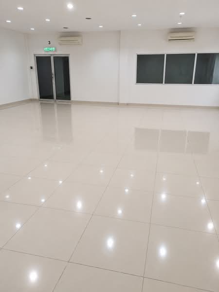 Kilang untuk Dijual di Taman Velox (Rawang) - Peter Tan - Entrance - PropertyGuru.com.my